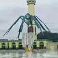 Kondisi salah satu payung elektrik di Masjid An-Nur Pekanbaru yang rusak karena dampak cuaca buruk. (Liputan6.com/M Syukur)