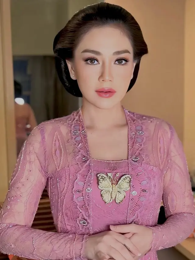Inspirasi Kebaya Elegan ala Celine Evangelista (Instagram/@celine_evangelista)
