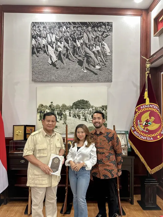 6 Potret Kiky Saputri dan Calon Suami Antar Undangan ke Pejabat hingga Tokoh Publik