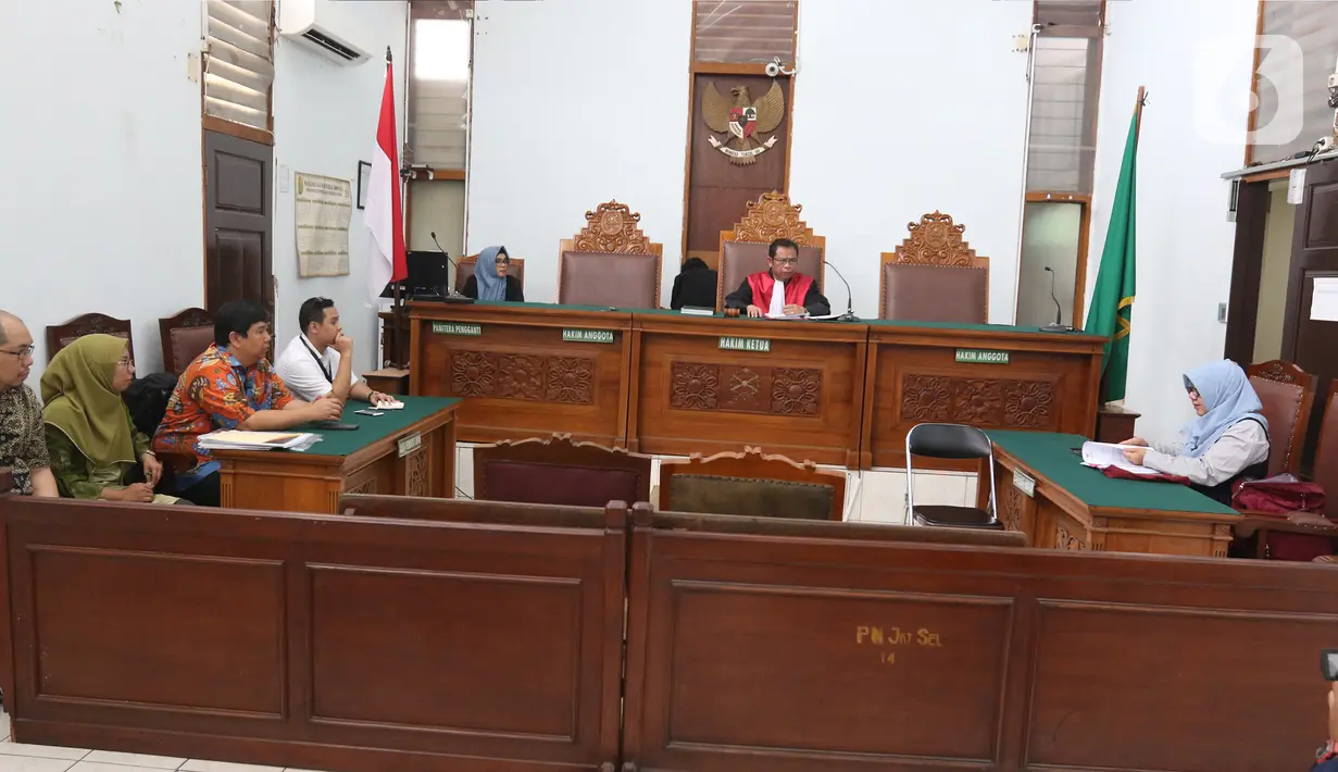 Suasana sidang praperadilan mantan Direktur Utama Perum Jasa Tirta II Djoko Saputro terhadap KPK di PN Jakarta Selatan, Selasa (15/10/2019). Sidang beragendakan jawaban dari pihak termohon yakni KPK. (Liputan6.com/Herman Zakharia)