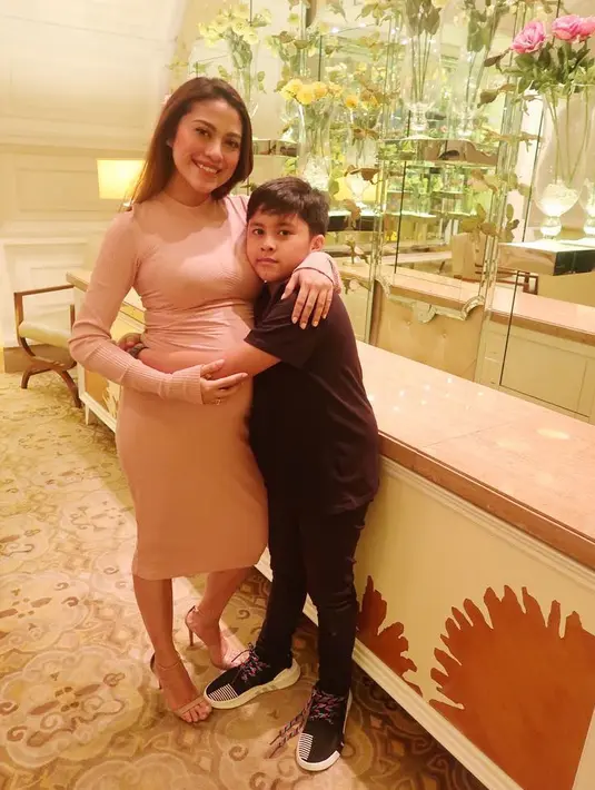 (Instagram/cynthiariza)