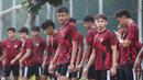 Para pemain Timnas Indonesia U-20, Dony Tri Pamungkas (tengah) dkk saat menjalani sesi latihan terakhir di Lapangan ABC, Kompleks Gelora Bung Karno (GBK), Senayan, Jakarta, Jumat (24/5/2024) pagi, menjelang keberangkatan ke Italia untuk pemusatan latihan (TC) di Como dan selanjutnya mengikuti Toulon Tournament 2024 di Prancis. (Bola.com/Abdul Aziz)
