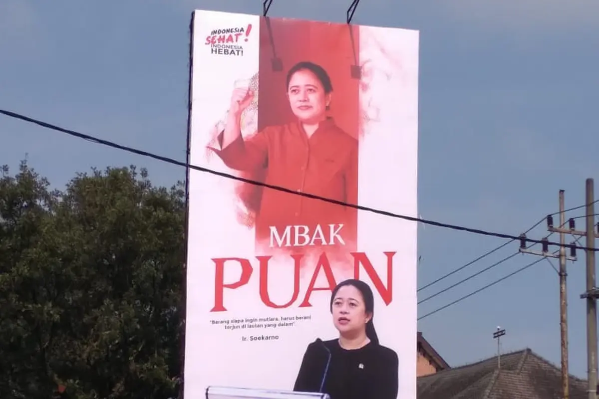 Baliho Puan Maharani di Surabaya