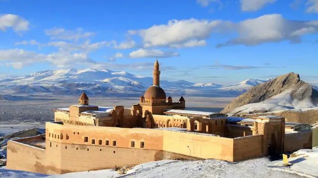 Ilustrasi Istana İshak Pasha/TGA: Turkiye Turism Promotion and Development Agency