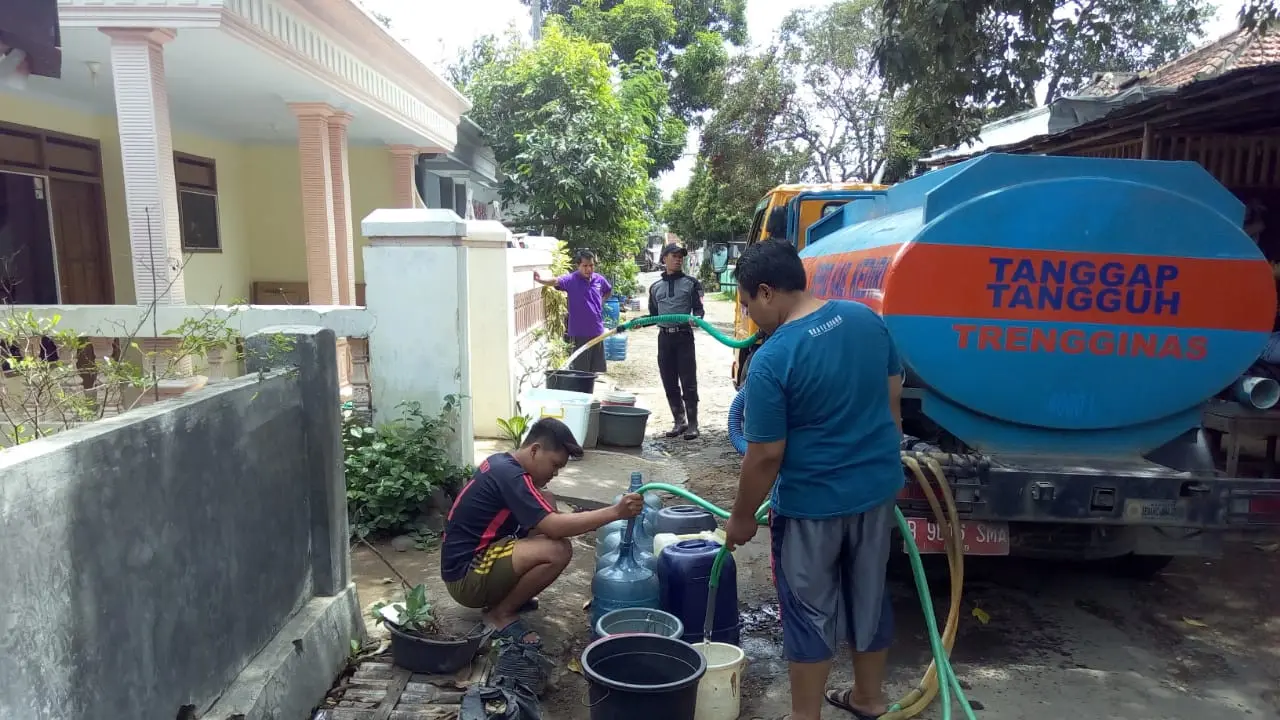 Warga lereng Gunung Wilis kekurangan air bersih