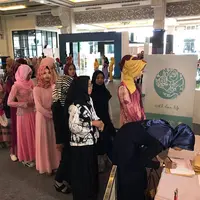 Peserta audisi Puteri Muslimah Indonesia 2017 di Yogyakarta sedang mengantri untuk registrasi pendaftaran. (Dokumentasi Indosiar)