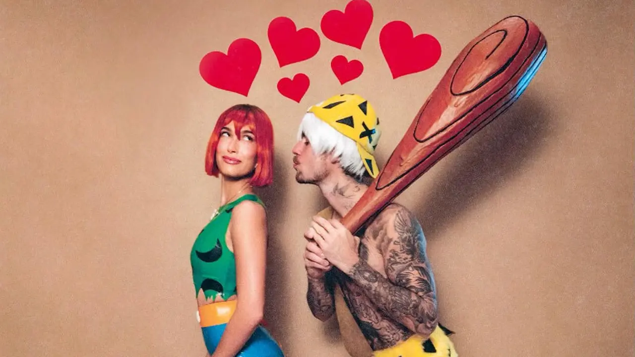 Gaya Totalitas Hailey Bieber Cosplay saat Halloween