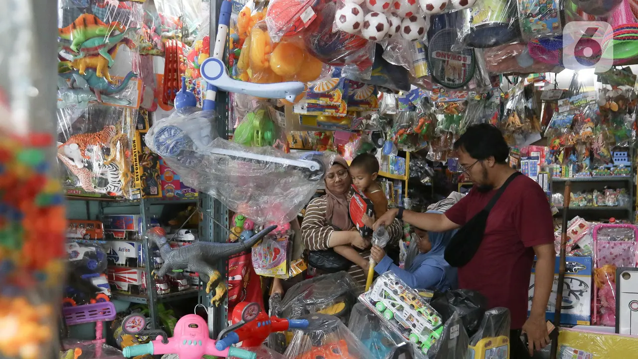 Libur Lebaran 2025, Pasar Gembrong Diserbu Pemburu Mainan Anak