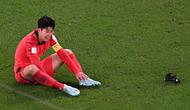 Ketika wasit meniupkan peluit tanda berakhir, Son Heung-min menanggis tersedu-sedu. Ia amat terharu negaranya bisa menang melawan Portugal yang jadi salah satu unggulan juara. (AFP/ Kirill Kudrayavtsev)