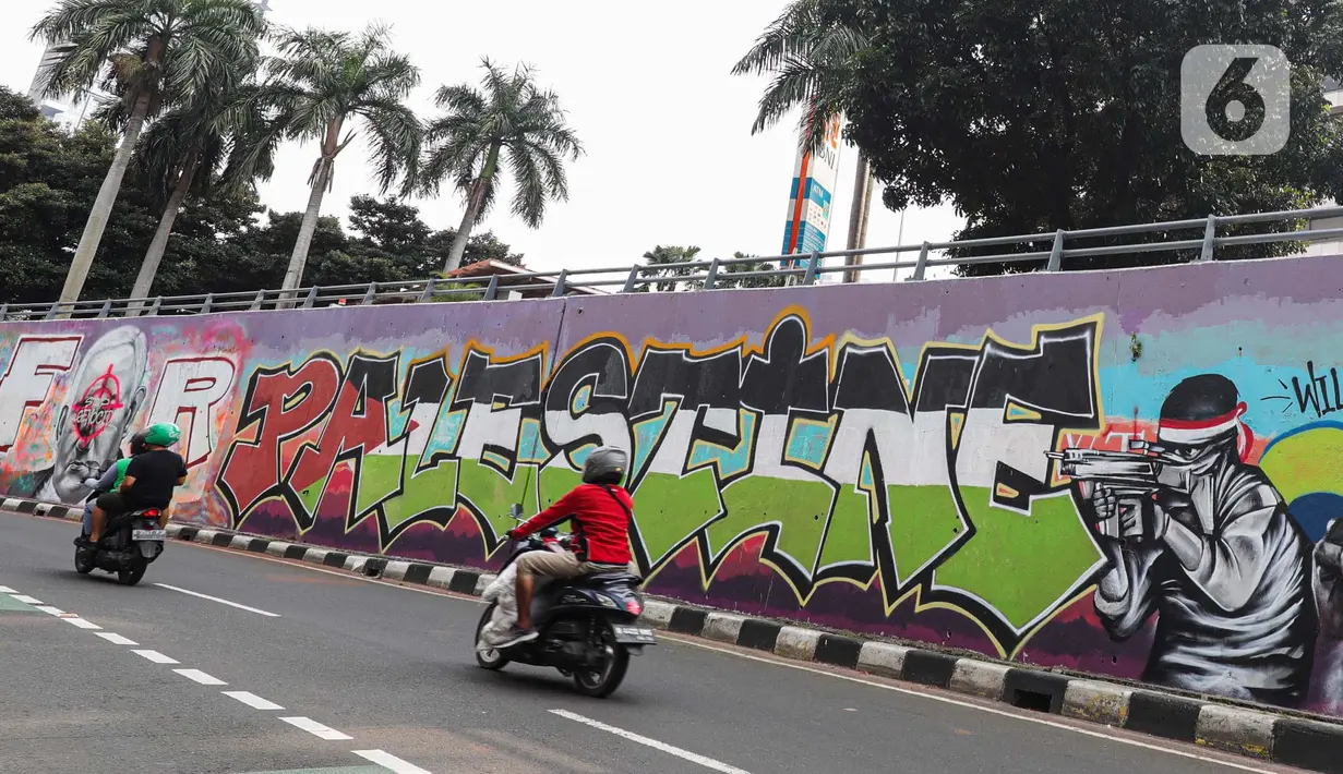 Seni mural dukungan untuk Palestina tampak menampilkan wajah Perdana Menteri Israel, Benjamin Netanyahu. (Liputan6.com/Angga Yuniar)