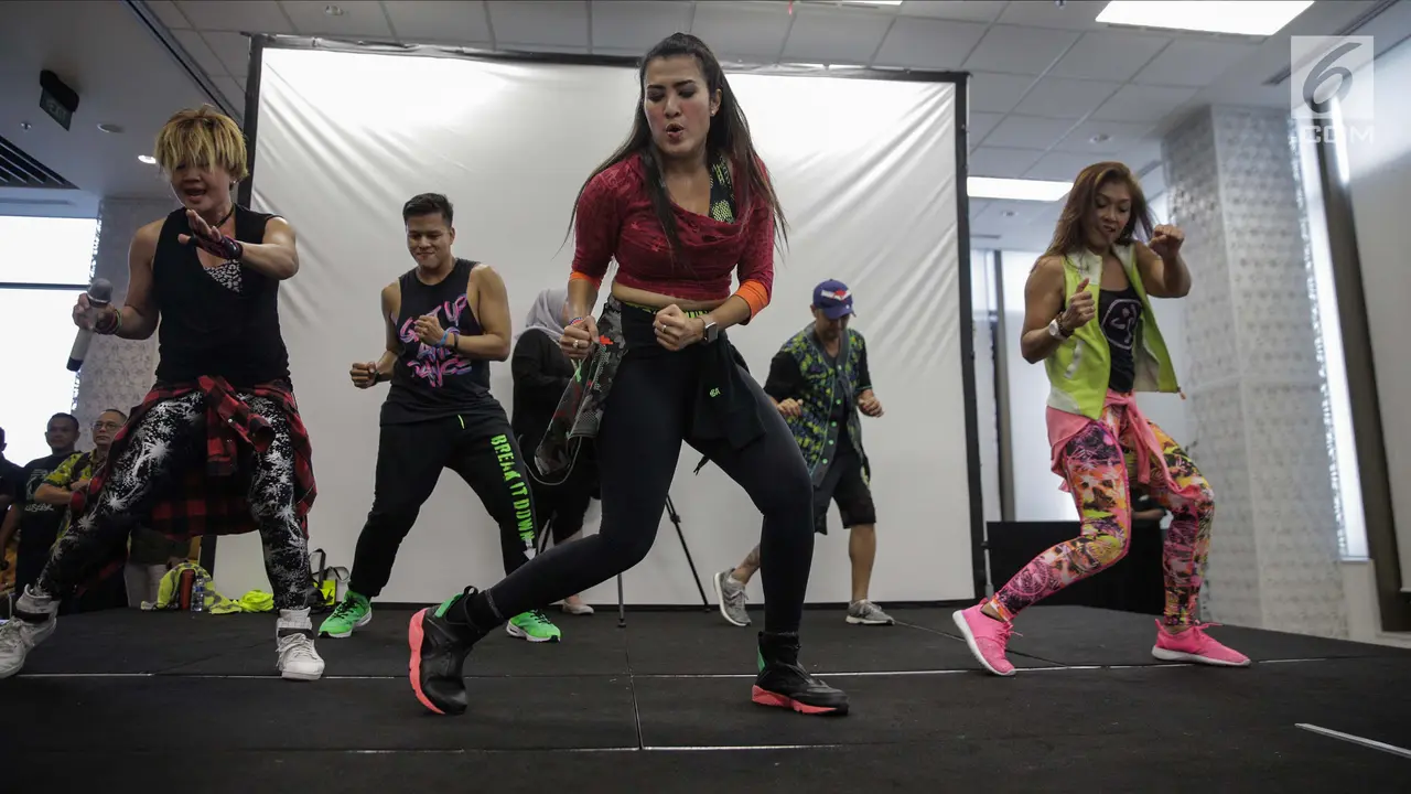 Seksinya Liza Natalia saat menjadi Istruktur Zumba