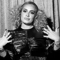 Adele akui ada banyak hal rumit yang harus ia hadapi saat berusia 30 tahun. (Instagram/@adele)