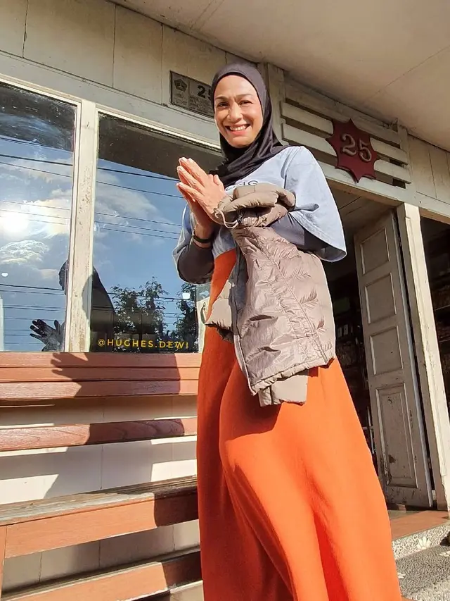 Ingat Ibu Guru di Petualangan Sherina? Ini 6 Potret Terbarunya Turun 90 Kg