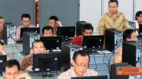 Citizen6, Surabaya: Untuk mengetahui dan memetakan kompetensi pegawai, PLN melaksanakan uji kompetensi secara online melalui komputer. Yang terhubung dengan internet secara serentak diseluruh Unit PLN se-Indonesia. (Pengirim: Agus Trimukti)