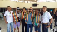 Dua pemain Indonesia, Oktovianus Maniani dan Immanuel Wanggai tiba di Dili, Minggu (14/2/2016) siang.