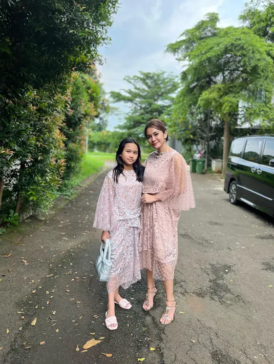 <p>Sama seperti sang ibu, Samara juga mempunyai wajah yang cantik menawan. Ketika sudah remaja, kecantikan Samara terlihat makin terpancar. [Foto: Instagram.com/masayuanastasia]</p>