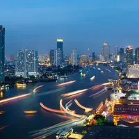 Wilayah kota di tepian Sungai Chao Phraya, Bangkok, Thailand. (Julien Grondin/Bored Panda)