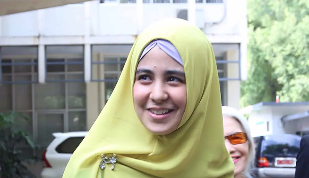 Bermain dalam sinetron religi tahun 2012 sialm, membuat Risty Tagor terinspirasi untuk menutup auratnya. Beruntung suaminya saat itu, Rifky Balweel, mendukung keputusannya. (Andy Masela/Bintang.com)