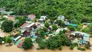 Foto udara menunjukkan sebuah desa yang terendam banjir di provinsi Nghe An, Vietnam bagian tengah-utara pada tanggal 23 Juli 2025, setelah hujan lebat yang dibawa oleh Badai Tropis Wipha. (Foto oleh AFP)