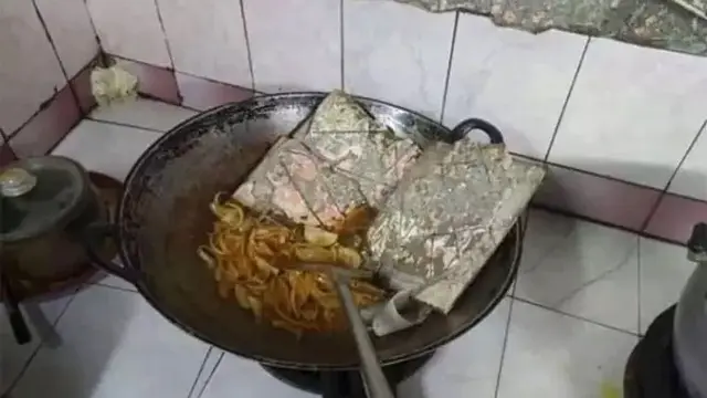 10 Momen Apes saat Akan Makan Ini Nyesek Banget, Bikin Elus Dada