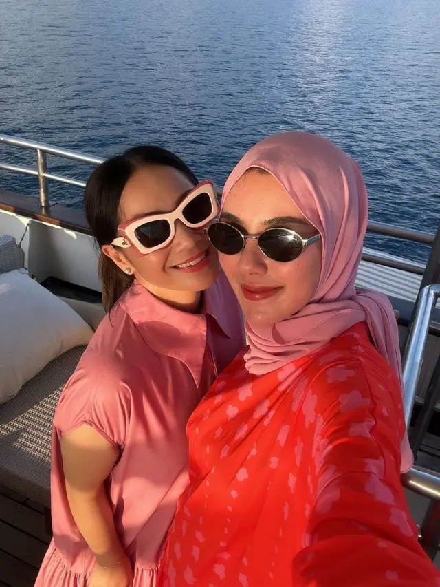 Nagita Slavina Rayakan Ulang Tahun ke-40 MUA Marlene Hariman di Kapal Pesiar’Mewah.