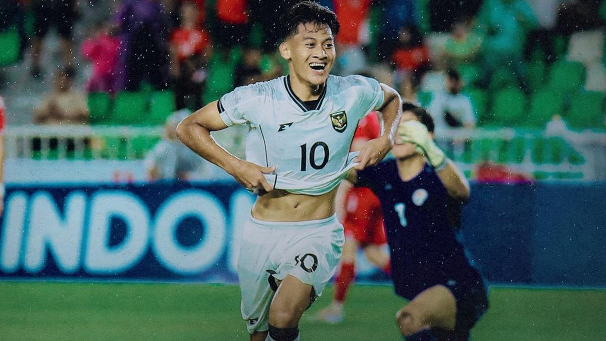 Cetak Gol ke Gawang Tajikistan, Selebrasi Striker Timnas Indonesia U-17 Berujung Nyungsep ke Parit Pembatas Lapangan