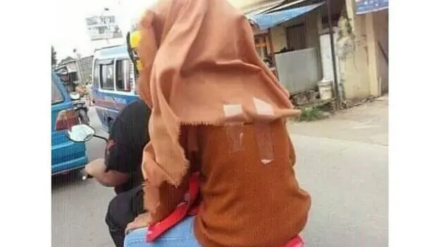 Bikin Geregetan, 7 Gaya Cewek di Indonesia Kalo Naik Motor