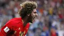 Gelandang Belgia, Marouane Fellaini, merayakan gol yang dicetaknya ke gawang Jepang pada babak 16 besar Piala Dunia di Rostov Arena, Rostov-on-Don, Senin (2/6/2018). Belgia menang 3-2 atas Jepang. (AP/Natacha Pisarenko)