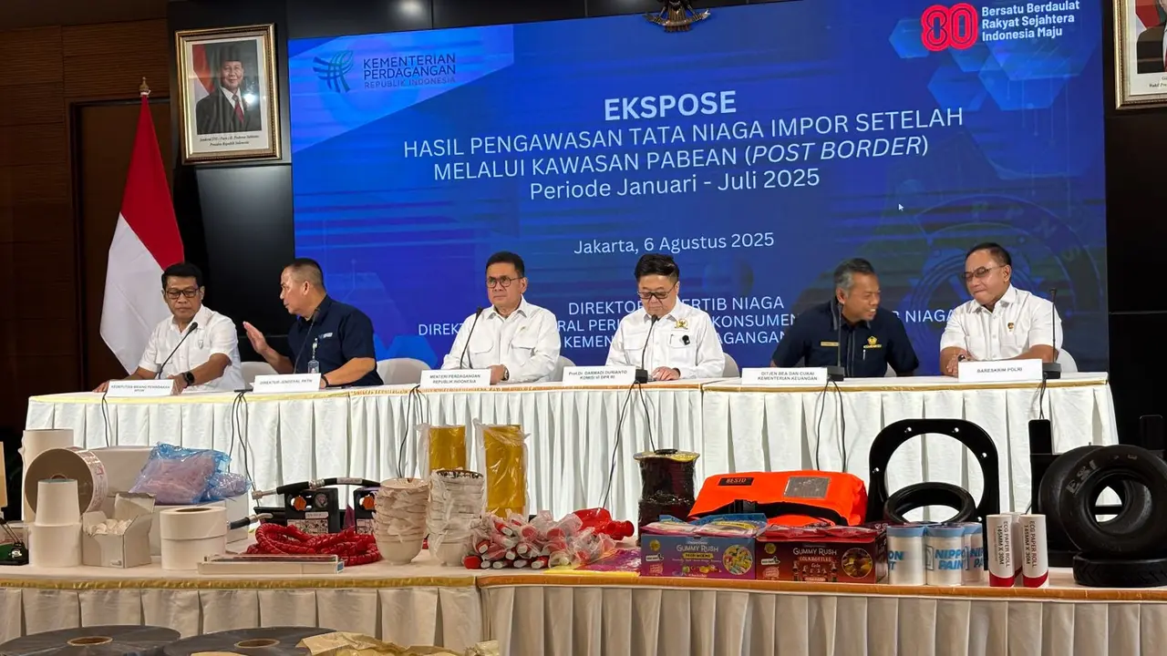 Menteri Perdagangan Budi Santoso dalam konferensi pers hasil ekspose pengawasan Tata Niaga Impor, di Kantor Kemendag, Jakarta, Rabu (6/8/2025).(Foto: Liputan6.com/Tira Santia)