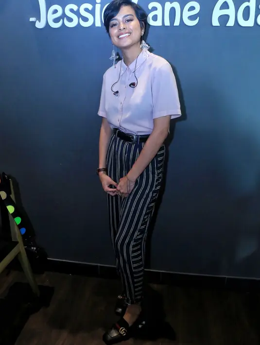 "Ha, itu kan private life, enggak mau diumbar," kata Eva Celia dengan singkat ditemui di kawasan Tanjung Duren, Jakarta Barat, Minggu (22/1/2017). (Adrian Putra/Bintang.com)