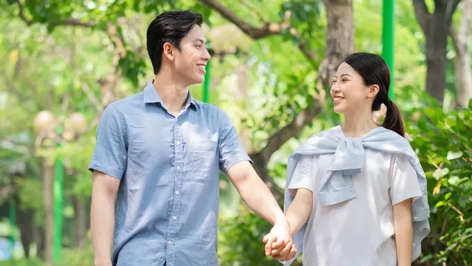 bahagia kencan romantis