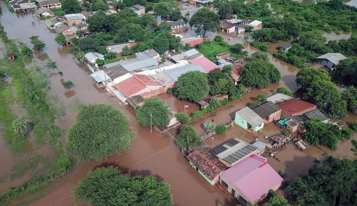 Pemerintah Bolivia menetapkan keadaan darurat untuk menangani banjir yang disebabkan oleh hujan lebat yang telah menyebabkan 51 orang tewas. (RODRIGO URZAGASTI/AFP)