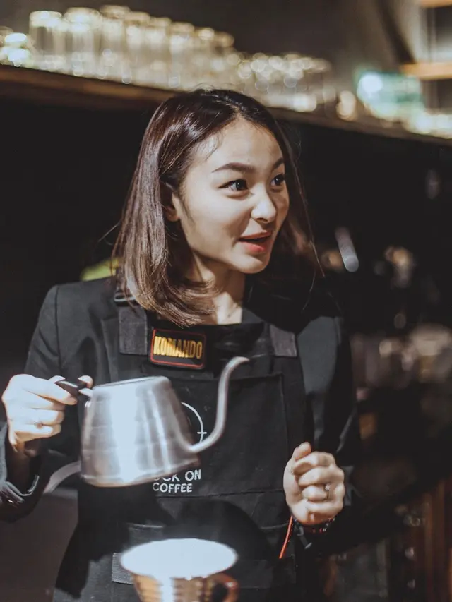6 Potret Terbaru Revina VT, Selebgram Mantan Kekasih Young Lex