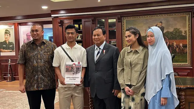 6 Potret Andre Rosiade Bareng Arhan dan Azizah, Bikin Anak-Menantu Makin Lengket