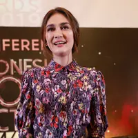 Luna Maya usai menjadi bintang tamu di salah satu acara televisi swasta di kawasan Kapten Tendean, Jakarta Selatan pada Senin (9/7/2018). (Nurwahyunan/Bintang.com)