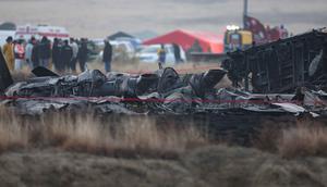 Merespons kejadian tersebut, Presiden Turki Recep Tayyip Erdogan menyampaikan duka mendalam atas peristiwa tersebut. Tampak dalan foto, reruntuhan terlihat di lokasi kecelakaan pesawat angkut militer Turki C-130 di kawasan Sighnaghi di perbatasan Georgia-Azerbaijan, Rabu 12 November 2025. (Giorgi ARJEVANIDZE/AFP)