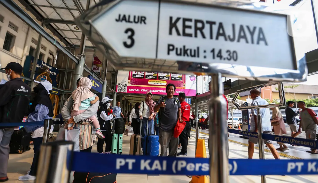 Dengan 77 operasional perjalanan Kereta Api Jarak Jauh (KAJJ). (Liputan6.com/Angga Yuniar)