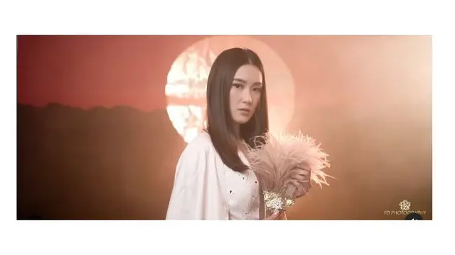 Pemotretan 6 Selebriti Wanita Bertema Imlek, Elegan dan Mewah