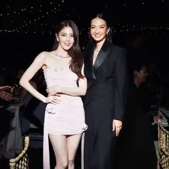 Dalam sejumlah momen selama Cannes berlangsung, Raline Shah tampil konsisten mengenakan siluet tailored bernuansa hitam yang sophisticated. [Dok/Raline Shah].