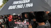 Aksi Kamisan dengan tema "17 tahun terakhir Pemerintah telah gagal memberikan kepastian hukum kepada para korban dan keluarga korban pelanggaran HAM berat masa lalu". , Jakarta, Kamis (21/5/2015). (Liputan6.com/Johan Tallo)