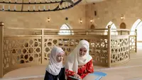 Surat Al-Fatihah Ayat 1–7: Tulisan Arab, Latin, Terjemahan, dan Keutamaannya