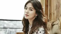 Song Hye Kyo termasuk tipe orang pekerja keras. Walaupun sudah terkenal, akan tetapi ia tetap memberikan penampilan terbaiknya dalam berakting. (Foto: allkpop.com)