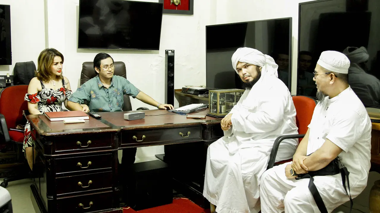 Ustaz Derry Sulaiman memergoki Ian Wibowo dan Barbie Kumalasari