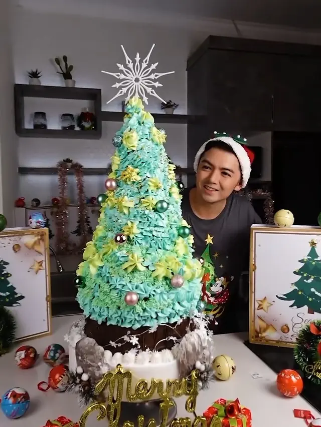 Bikin Kue Pohon Natal Ukuran Besar, Nicky Tirta Banjir Pujian dari Netizen