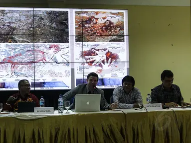 Sejumlah arkeolog mengadakan konferensi pers terkait penemuan lukisan gua di Gedung Pusat Arkeologi Nasional, Jakarta, (9/10/2014). (Liputan6.com/Faizal Fanani)