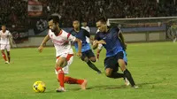 Uji coba Persis vs Madiun Putra di Stadion Manahan, Solo, Selasa (11/4/2017). (Bola.com/Ronald Seger)