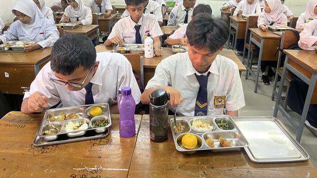Pj Gubernur Jakarta Teguh Setyabudi mengatakan susu akan tetap disajikan dalam Program Makan Bergizi Gratis (Program MBG), namun tidak setiap hari.