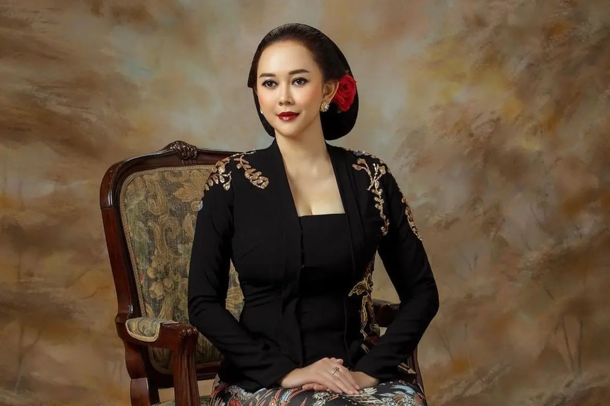 Cantiknya Aura Kasih saat gunakan dress hijau