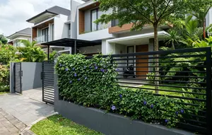 8 Ide Pagar Depan Rumah dari Kombinasi Besi Hollow dan Tanaman Rambat, Modern dan Asri