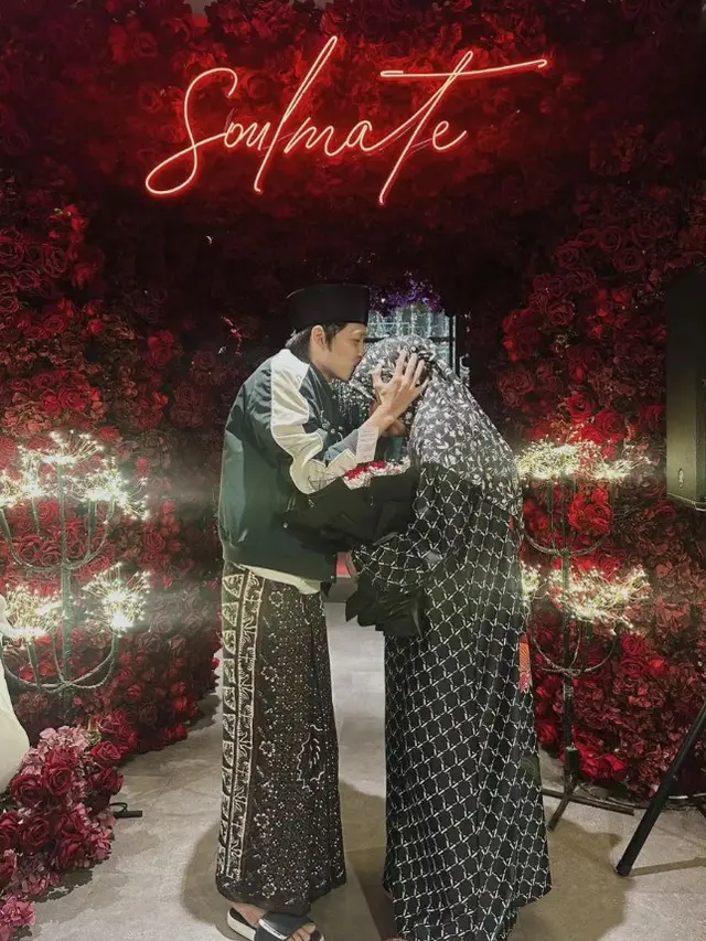 Potret Gus Iqdam dan istri (Sumber: Instagram/iqdammuhammad_)
